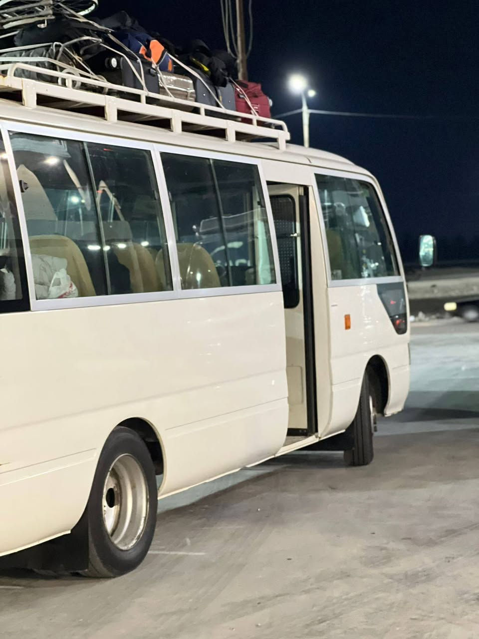 سلام عليكم كوستر مديل 2013 لل بيع سياره بيه صبق قليل قبل 10ايام شادله مكينه بيه غاز 80 بس مفصول مامستخدمه كشن ستاركس سياره جاهزه رقم شمالي 290 بيه مجال رقم صاحب السياره مكلف بل نشر ***********
