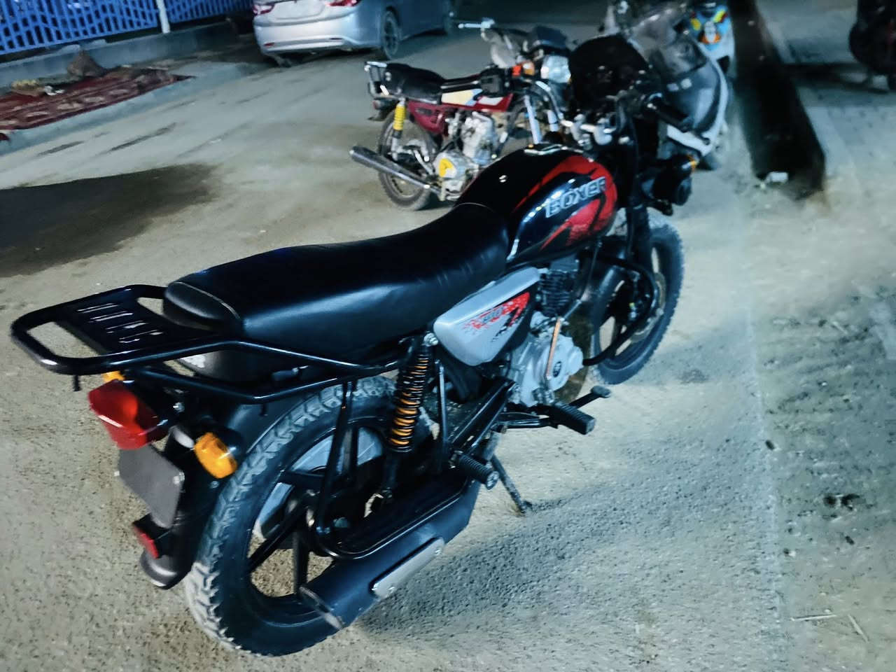 دراجه بوكسر للبيع مديل 22طالعه ب24اخوان دراجه مكفوله كفاله عامه سعر 1900 وبيه مجال للتواصل ***********  وتساب فقط
