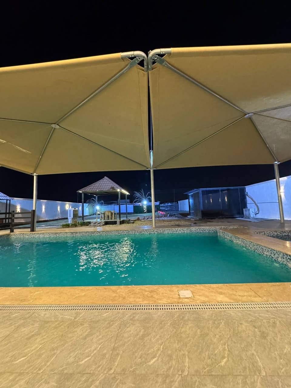 متوفر حجوزات العيد الحجز واتساب 
المزرعه موثقه بتطبيق اجرلي 
الموقع الدوره بعيثه ***********
