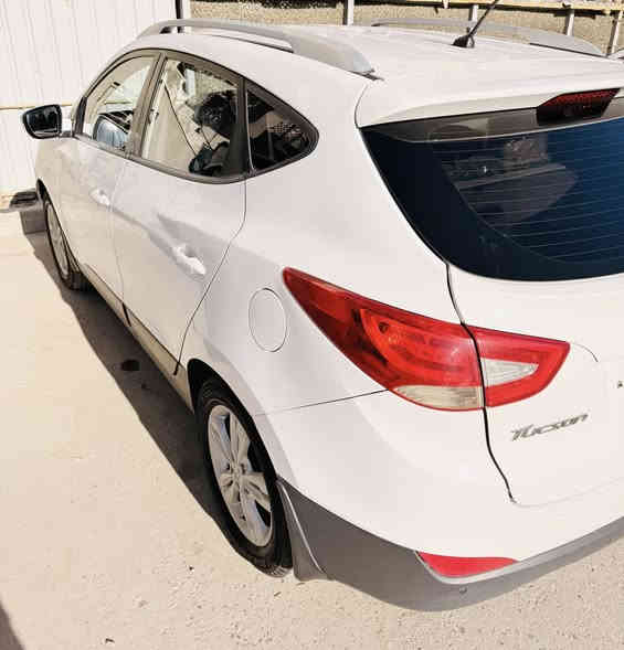 السلام عليكم للبيع توسان 2013 خليجي رقم بغداد مواصفات الاعتيادية بيها صبغ بالجاملغ الخلفي ماشية 109 السعر ١٢٧ ورقة وبيها مجال بسيط للاستفسار (( ***********)) مكاني بغداد زيونة.
