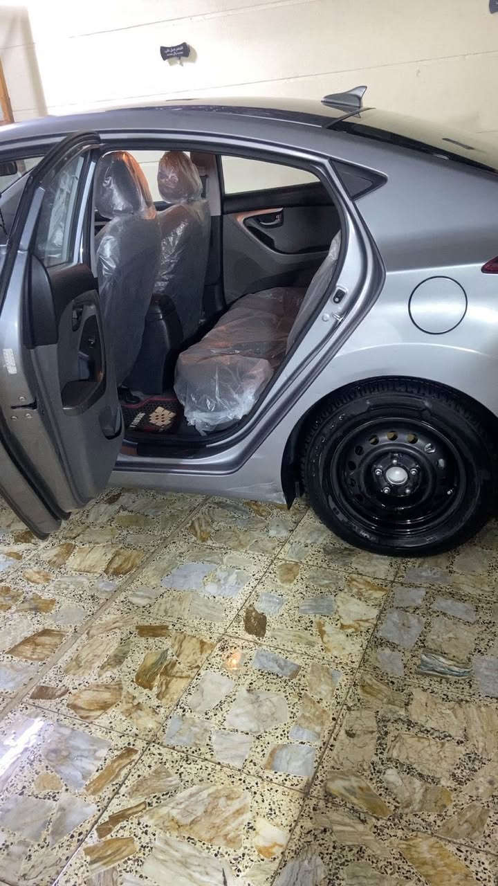 النترا موديل 16مكان السياره بغداد سياره كير ومكينه وصدر تخم تاير سياره كلش نضيفه سعرها 120وبيها مجال رقم الهاتف ***********
