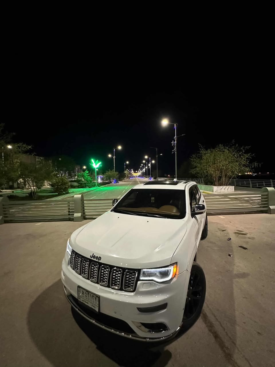 السلام عليكم البيع و مراوس حسب قناعة 

جيب سومت 2018
فول فول مواصفات
وارد امريكي حادث خفيف
البيع و مراوس
الموديل2018
المحرك :V8. 5.7 L .
العداد 86
موصفات:
رباعي 4x4
قيادة ذاتية عند المنعطفات.
رادار امامي مع مانع تصادم .
نظام الرؤية الليلية.ناضور ليلي تحذير الخروج عن المسار .
مستشعر نوم السائق مع نظام التوقف الآلي تحذير النقطة عمياء ٥ .
لظام تحذير عند التقاطعات.
نظام تحذير عند تجاوز السرعة المحددة.
نظام عرض المعلومات على الزجاج الامامي (HEAD UP
DISPLAY)
نظام تقليل الضجيح داخل المقصورة.
إنارة محيطية.
شاحن موبايل وايرلس.
تعديل وضعيات مقود السائق كهربائيا.
مرايا تعتيم ذاتي.
المرايا الجانبية قابلة للطي كهربائيا
مرايا الجانبية فاد
ظام الصوت من ماكنتوش مع 19 سماعة.
ويل قياس 21 انج .
* سقف بانمداما

سقف بانوراما .

شاشه كبيرة 10.1 انج .

شاشة للراكب الأمامي .

نظام الخرائط (GPS) .

عرض خرائط الطريق على لوحة القيادة.

لوحة القيادة بقياس 12 أنج.

5 كاميرات خارجية مع بخاخات ماء للتنظيف.

كاميرا للمرأة الداخلية.

تصوير حراري ليلي .

المصابيح الأمامية زنون .

كشافات الضباب زنون .

دخول ذكي.

بصمة على 5 ابواب للدخول الذكي.

نشغيل عن بعد .

الصندوق الخلفي كهربائي .

فتح الصندوق الخلفي مع حركة القدم.

أقل

فرش المقصورة الداخلية من الجلد الطبيعي الفاخر.

اضافات من الخشب الطبيعي للمقصورة الداخلية.

ذاكرة لحفظ وضعيات الجلوس للمقاعد الأمامية

مساج للمقاعد الامامية .

المقاعد الأمامية كهربائية .

المقاعد الأمامية تبريد وتدفئة .

المقاعد الخلفية تدفئة وتبريد .

ستائر للشبابيك الخلفية.

انارة داخلية LED متعددة الالوان .

حساسات امامية وخلفية .

5 راكب .

مكيف خلفي مع وحدة تحكم منفصلة .

تدفئة مقود القيادة.

مانع تصادم خلفي .

بلوتوث تلفون .

بلوتوث تلفون .
محدد سرعة .
نظام التشغيل والاطفاء الاوتوماتيكي
5 راكب .
مكيف خلفي مع وحدة تحكم منفصلة .
تدفئة مقود القيادة.
مانع تصادم خلفي .
بلوتوث تلفون .
محدد سرعة .
نظام التشغيل والاطفاء الاوتوماتيكي .
نظام بريك اوتماتيكي
بعد هواي موصفات اعلى فئه 1/1
السعر انشالله مناسب
***********
