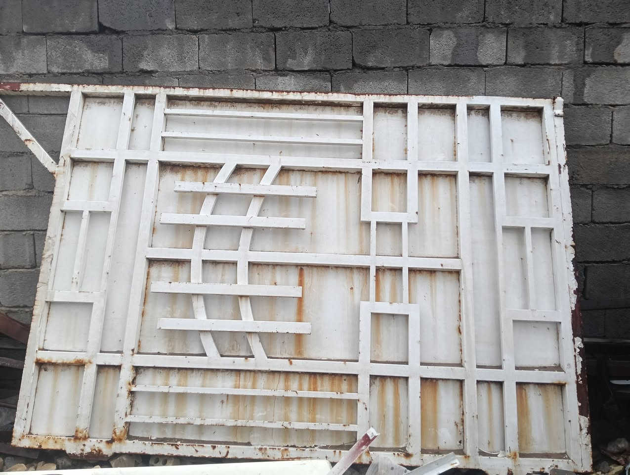 سلام عليكم اللبيع باب سلايت طول 3 نص  باب خدمي 1متر بس مامصوره ورتفاع 185 درج اعرض متر بليت جكر طول قطعتين 4 وصحن وقطه ثانيه 12 وصحن التواصل على خاص او رقم ***********بي واتساب مكان بغداد جسر دياله الجديد
