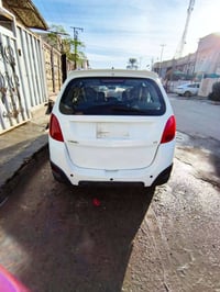 موديل ٢١٠٤ رقم واسط موجوده بغداد بيها صبغ بالباب الي بجانب السايق عطل ...