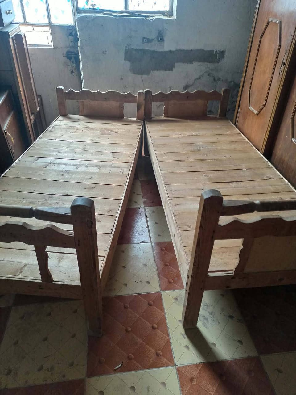 جرابي خشب حطاطه ثكيل  عدد 2 مكان هبهب  لاتصال ***********وتساب واكو توصيل بكروه
