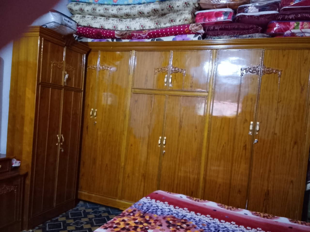 السلام عليكم غرفه جديده مستخدمه قليل السعر 850 وبيها مجال مكان الرميثه***********
