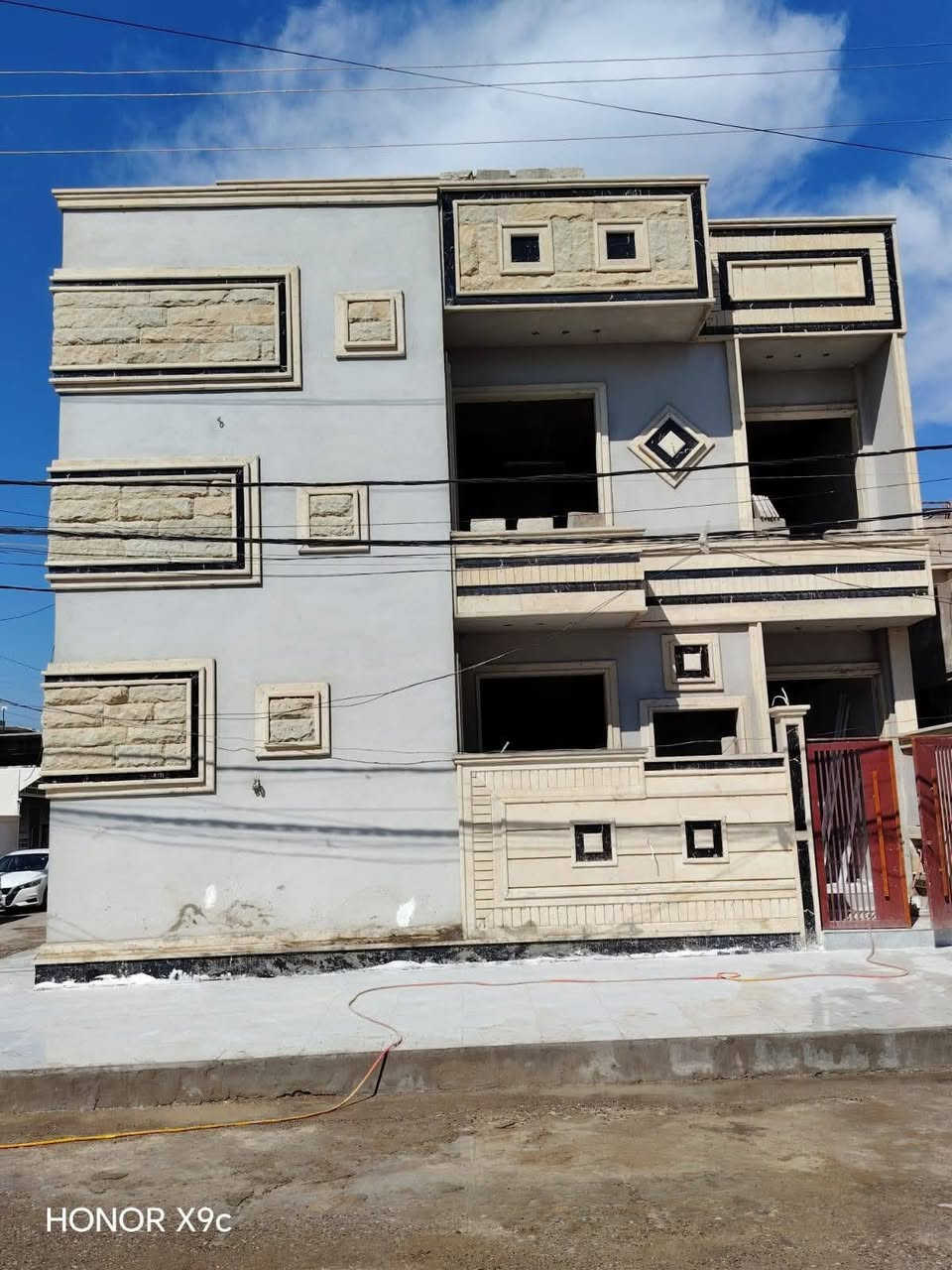 للبيع للبيع للبيع للبيع
دار سكني سند طابو في الشرطة قريب من سوق المجموعة الرئيسي
المساحة ٨٥م واجهة ١٠ ونص ركن طابقين بناء حديث
تسليم مفتاح اتجاه شروق تام على شارع ١٥م
ط١ غرفة نوم وهول واستقبال ومطبخ وصحيات
ط٢ ثلاثة غرف نوم وصحيات وبيتونة سطح كاشي
بناء مهندس سند طابو بأسم صاحبه الشرعي
للإستفسار ع السعر الإتصال
***********
***********
مراجعة مكتب البلديات للعقار في حي المشراق فرع مطعم طماطة بلمدخل الرئيسي
