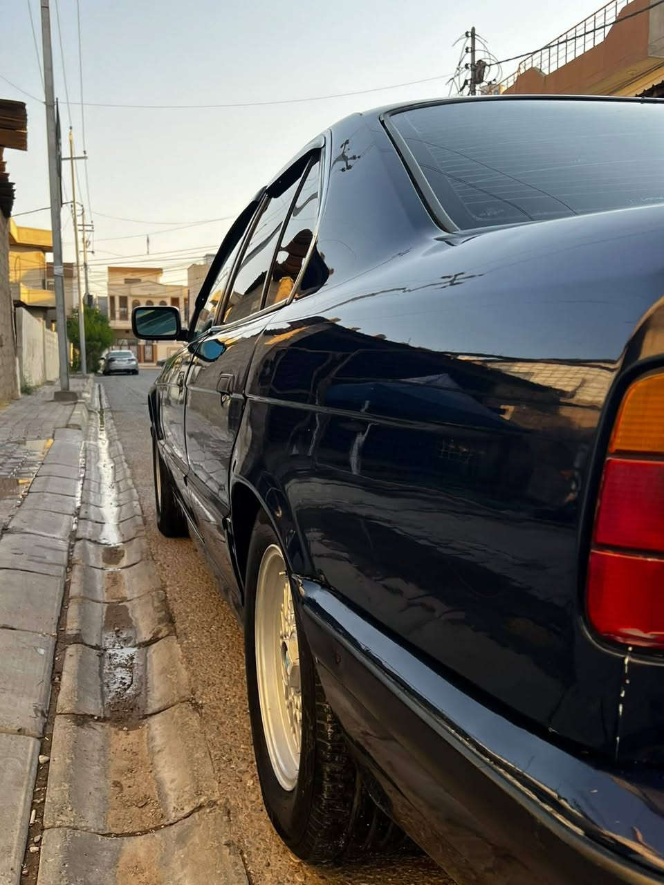 السلام عليكم
بي ام دبلیو  موديل1992 525iA  كير اوتوماتيك اصل وفصل بدون صبغ فقط ثلاث قطع بدون ضربة بدون قطرة معجون تبريد وتدفئه يشتغل كير محرك اكسل كفالة جام كهربائي دركة m غرفة داخل جديد بمعنئ الكلمة قبل ثلاث ايام شديتها كهربائيات كامل مكمل اي نقص ما بيها سنوية بسمي 2031 وهزة وبراد جديد السيارة جديدة مكاني كركوك السعر 70 بي مجال الشراي يتصل ***********
