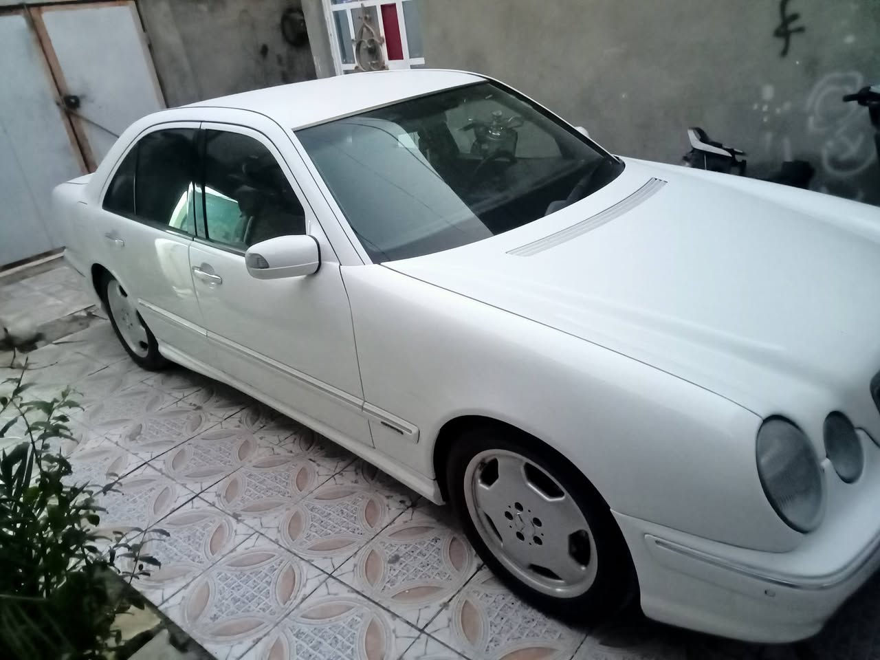 مارسدس ام عيون 210   
موديل 2001 رقم اربيل الجديد السياره كفاله بيه 3قطع صبغ بس ابيع حزام كفاله من الحادث .. مكينة حداديه مكفوله تبريد تدفئة كله شغاله كل شي بيه شغال   العنوان نجف.. السعر 135 رقم الهاتف ***********
