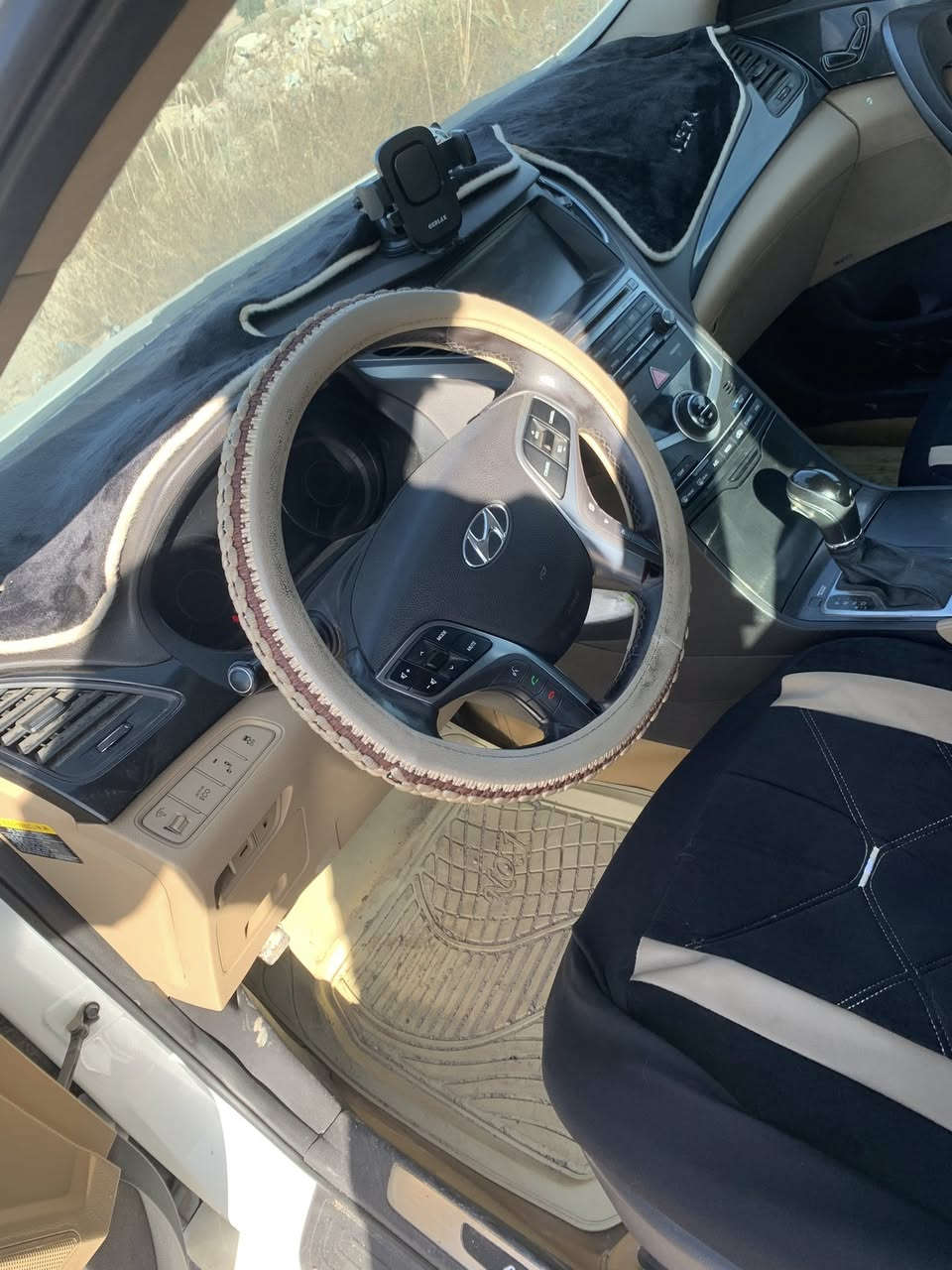 السلام عليكم عندي ازيره 2016 وارد امريكي فول مواصفات ما عده الفتحه السياره ما ناقصها برغي واحد والسياره خير من الله تطلع بيها تراي للبصره وعندي صورها مال ضربه من امريكه /0770079647 1) (مكان بغداد تاجي )
