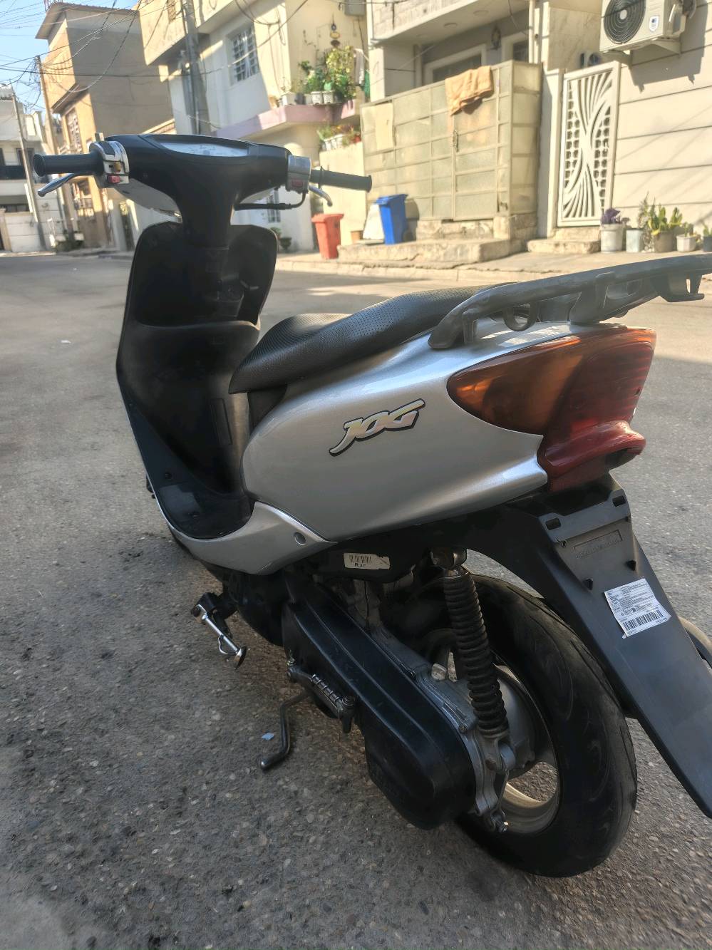 سلام عليكم دراجه عصفوريه الدراجه نضيفه جدا المكينه بلاديه ممفتوحه الدراجه فقط كفرات مبدله لغرض الجماليه فقط الدراجه كلها مختمه يابان موضح بلصور شلعه معدل بلك بنزات جديده يحتاجلها قبغ اشاير امامي فقط سعرها ٣٧٥ بيها مجال حق الجيه الدراجه مكانها بغداد الشعله