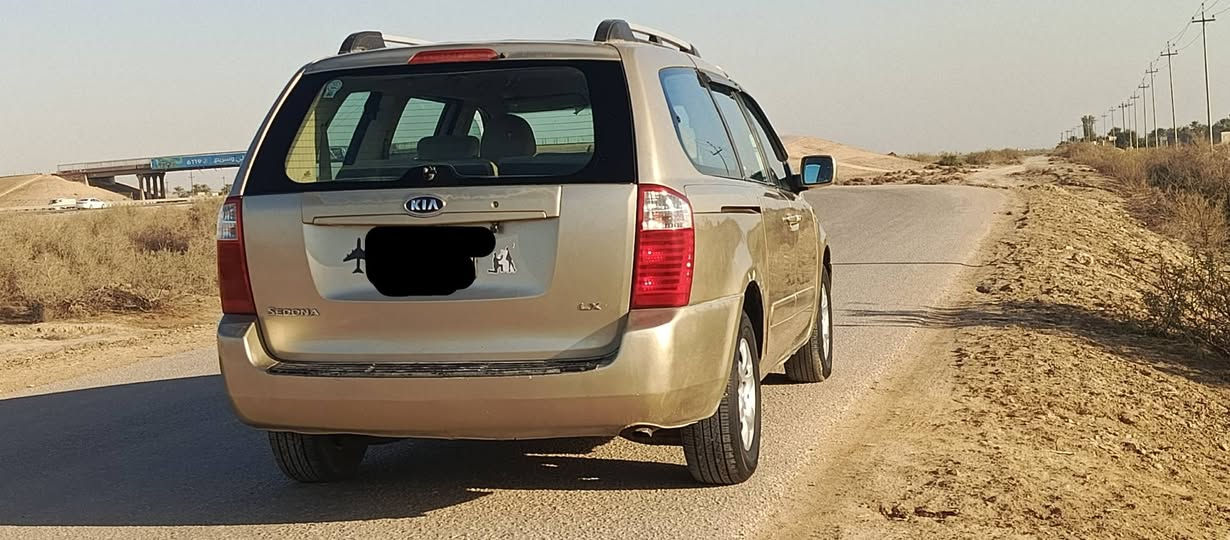 السلام عليكم
كيا سيدونا موديل 2008 سياره نضيفه مال جناي رقم بغداد بسمي 
مكان السياره الديوانيه 
السعر (110)وبيه مجال 
للاستفسار  ***********
***********
