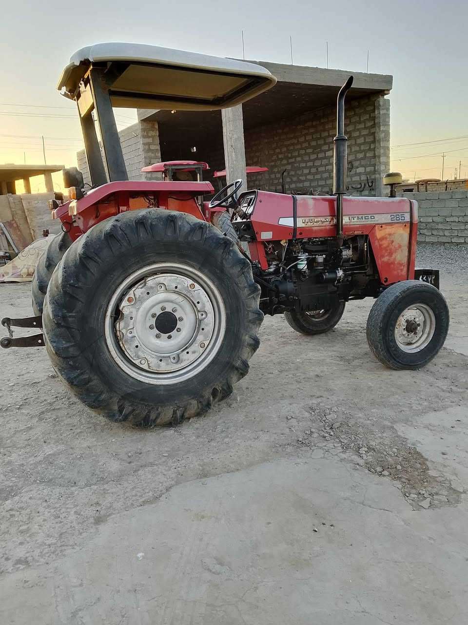 سلام عليكم تركتر ايراني للبيع 2011 كاتي جاهز عل كراب محرك كير اكسل هودرليك كلو شرط سعر(( 58 )) ورقه للاستفسار على الرقم  ***********
