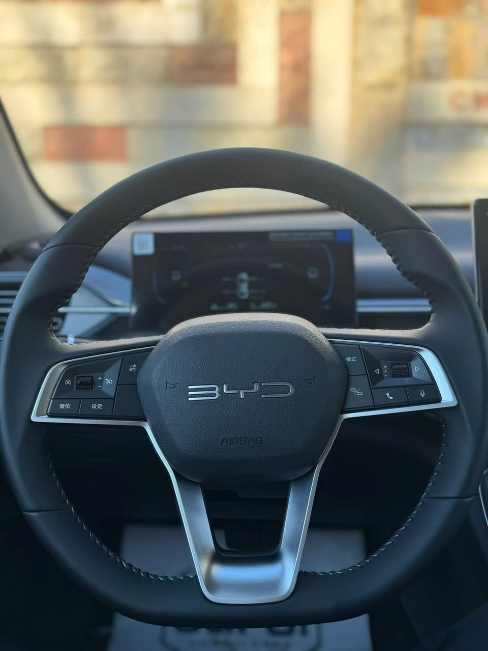 للراغبين في الفخامة والذكاء مع أعلى مستويات التوفير، أعرض لكم سيارتي BYD Destroyer 05 (مدمرة البنزين) بحالة الوكالة تماماً.

🌟 مواصفات السيارة:

الموديل: [2024]

الممشى: [1900] كم فقط. قابل للزياده

المحرك: نظام هجين (Plug-in Hybrid) بتقنية DM-i العالمية (توفير خيالي للبنزين وتسارع جبار).

الحالة: فحص كامل، خالية من الحوادث والصبغ، وصيانة دورية في الوكالة.

✨ مميزات تخليك تشتريها:

الاقتصاد: تمشيك مسافات طويلة جداً بليترات قليلة (تنسى طريق المحطة).

المقصورة: شاشة BYD الدوارة الشهيرة، مقاعد جلدية رياضية، وتصميم داخلي مستوحى من اليخوت.

الأنظمة: رادار ذكي، نظام الحفاظ على المسار، كاميرات 360 درجة، ونظام صوتي نقي جداً.
#السعر 19.500.000
للتواصل ***********
