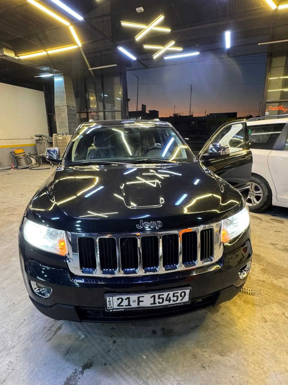 السلام عليكم جيب 2012 شيروكي للبيع بدون ماشرحلكم عليها تجي تشوف وتحكم سياره جديده بمعنى الكلمه داخله كلين بس بالعراق صارت بيها طخه خفيفه بدون ايرباك بدون دواخل 
رقم سليمانيه بأسمي 
صدر ومحرك وكير وتايرات كله بشرط 
***********
