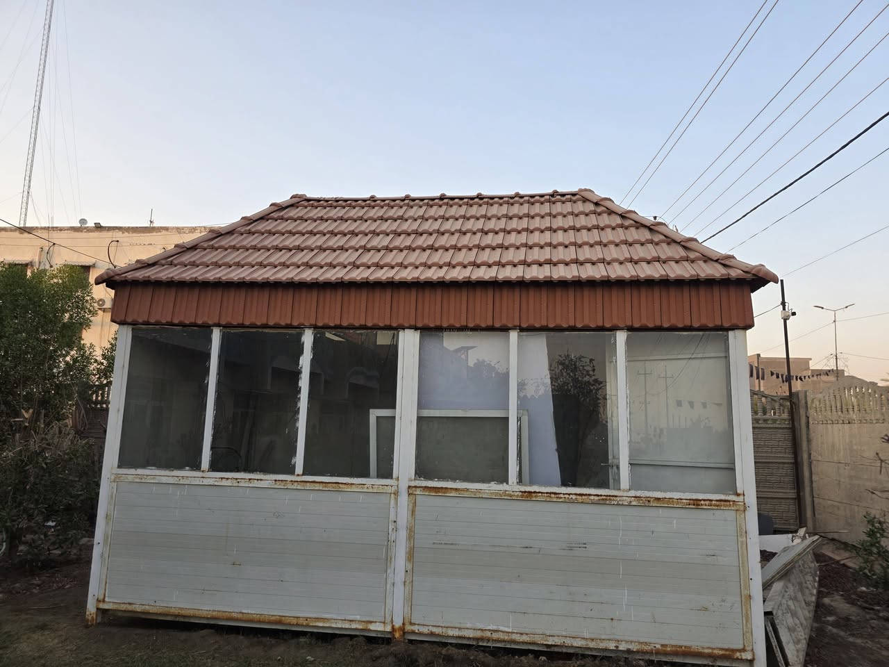 كرفان قياس 5* 3
السقف قرميد 
السعر 3 مليون 
المكان بابل 
***********

