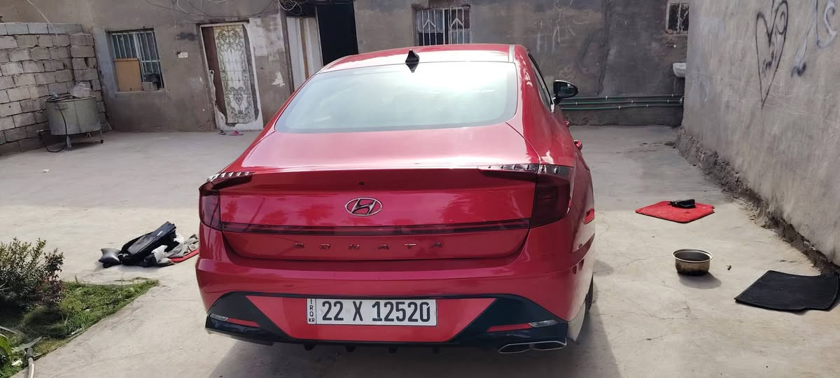 هيونداي سوناتا 2022 – لون ماروني
*********** 
بابل حله 
السعر 180 وبيها مجال 
محرك 2.5
الممشى: فقط 58 ألف ميل
سنوية + هزة جديد
رقم جديد دولي
السيارة نظيفة جداً مال بيت والاستعمال خفيف.

المواصفات:

3 وضعيات قيادة (Drive Modes)

رادار أمامي + خلفي

نظام التوقف الذاتي

تشغيل عن بعد

مثبت سرعة

تحكم ذكي بالستيرن (مساعدة البقاء في المسار)

كشنات تدفئة

كرسي السائق كهربائي

سايد بريك كهربائي

كير دكم (تبديل سرعات من الستيرن)

تحكم منفصل بمناخ التبريد للسائق والراكب

فتح الجنطة بصمة

أبواب بصمة

تشغيل بصمة (Start/Stop)

نظام الترحيب عند الاقتراب

إشارات بالمرايا

أضواء LED نهارية

فتح الجنطة عند الاقتراب

نوافذ أوتو

ملاحظة:
السيارة ما بيها أي ضربة، فقط داخلة تخريب بنيد وتم تبديله لا أكثر.

السيارة نظيفة جداً وجاهزة للفحص. حلة, بابل
