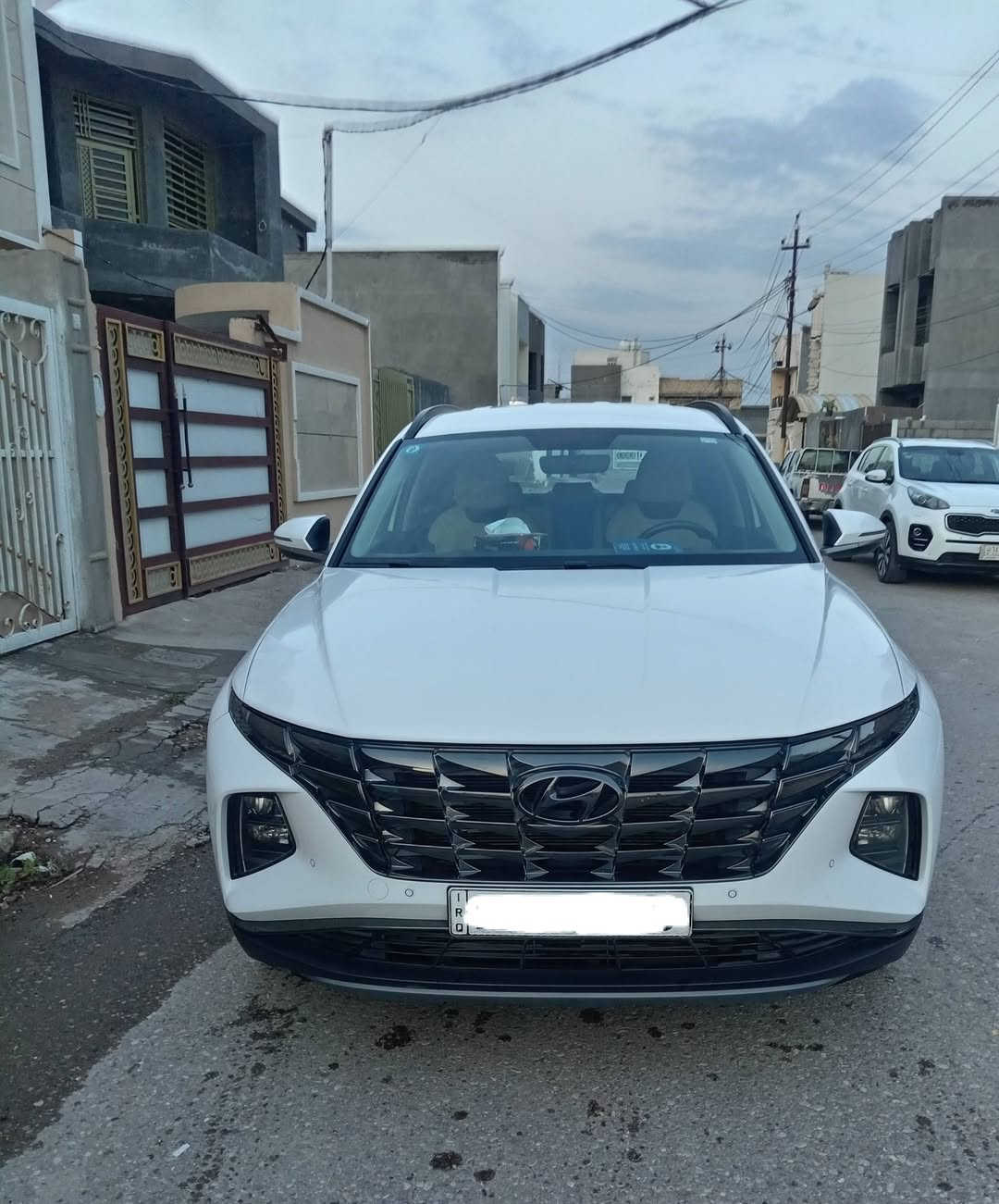 هونداي توكسان ٢٠٢٤ 
فول عده الفتحه 
ماشيه ٣١ الف قابل للزيادة 
سياره مكفوله عده بارد باب السايق 
رقم بغداد الجديد
مكان بغداد
بيع او مراوس 
السعر ٢٠٠ وبيها مجال
للاستفسار 
***********

