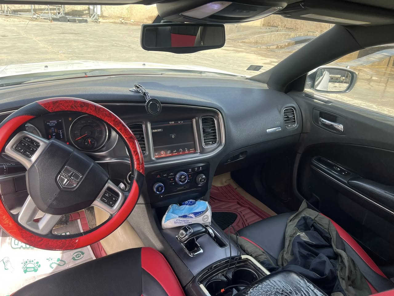 السلام عليكم  جارجر ٢٠١٤ وارد   حادثها جاملغ خلفي  وبيها رش مثل ماواضح بالسونار  سياره بلاديه بجم كبس 
مكينه وكير مكفولات ماشيه ١٥٠الف حقيقي
السعر ١٣٣$وبيها مجال 
***********
