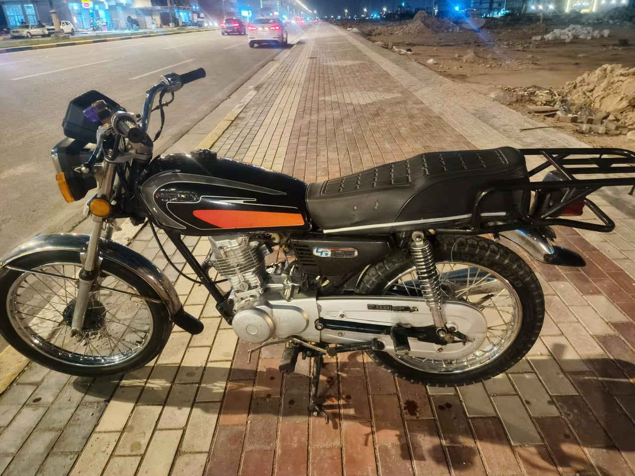 سلام عليكم شباب دراجه اربع كير للبيع دراجه حلوه ونضيفه ورزنه نوع دراجه نامه اصلي شاصي رفيع  موديل 2021 طالعه بل 2022 بشهر 9 دراجه كامله مكمله عوزه بس باتريد وشاير وره كهربائيات شغاله اوراق أصولي أصولي مكاني كربلاء شارع دره سعر 700وبيه مجال حك جيه رقم الهاتف ***********
