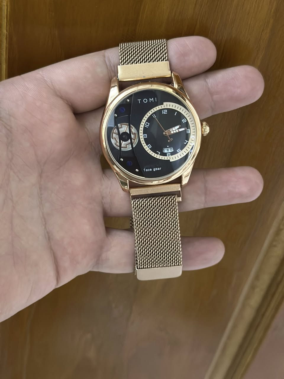 ساعة ماركة تومي امزون شغاله نظافه تامه سنتر شغال توقيت عداد يومي سير حصيره مغناطيس قطعه كوالتي فول روعه 
السعر / 14 الف 
يوجد توصيل ***********
