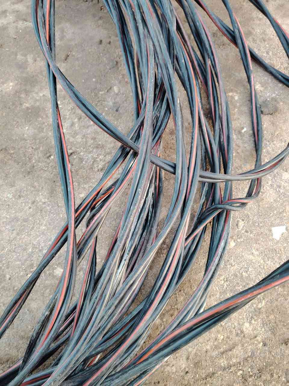 السلام عليكم
كيبل كهرباء طول 90 متر والسمك 35 سعر المتر 2500 وبي مجال


**إذا كنت صاحب هذا الإعلان وتريد حذفه لأي سبب، رجاءا أرسل رسالة إلى الدعم الفني**