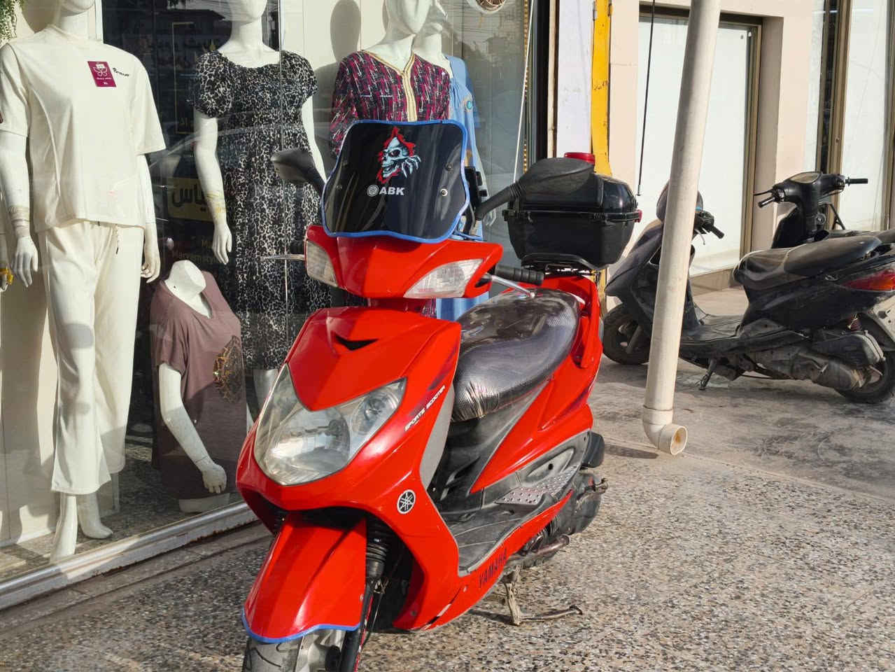 .سلام عليكم
دراجة سكنس فحل 
الدراجه بلاديه 
وبيهه كمرك  مابيه ابد تاخير كهربائيات كامله وشغاله باتري جديد مكاني الدوره ابو دشير  للبيع او مراوس ***********
