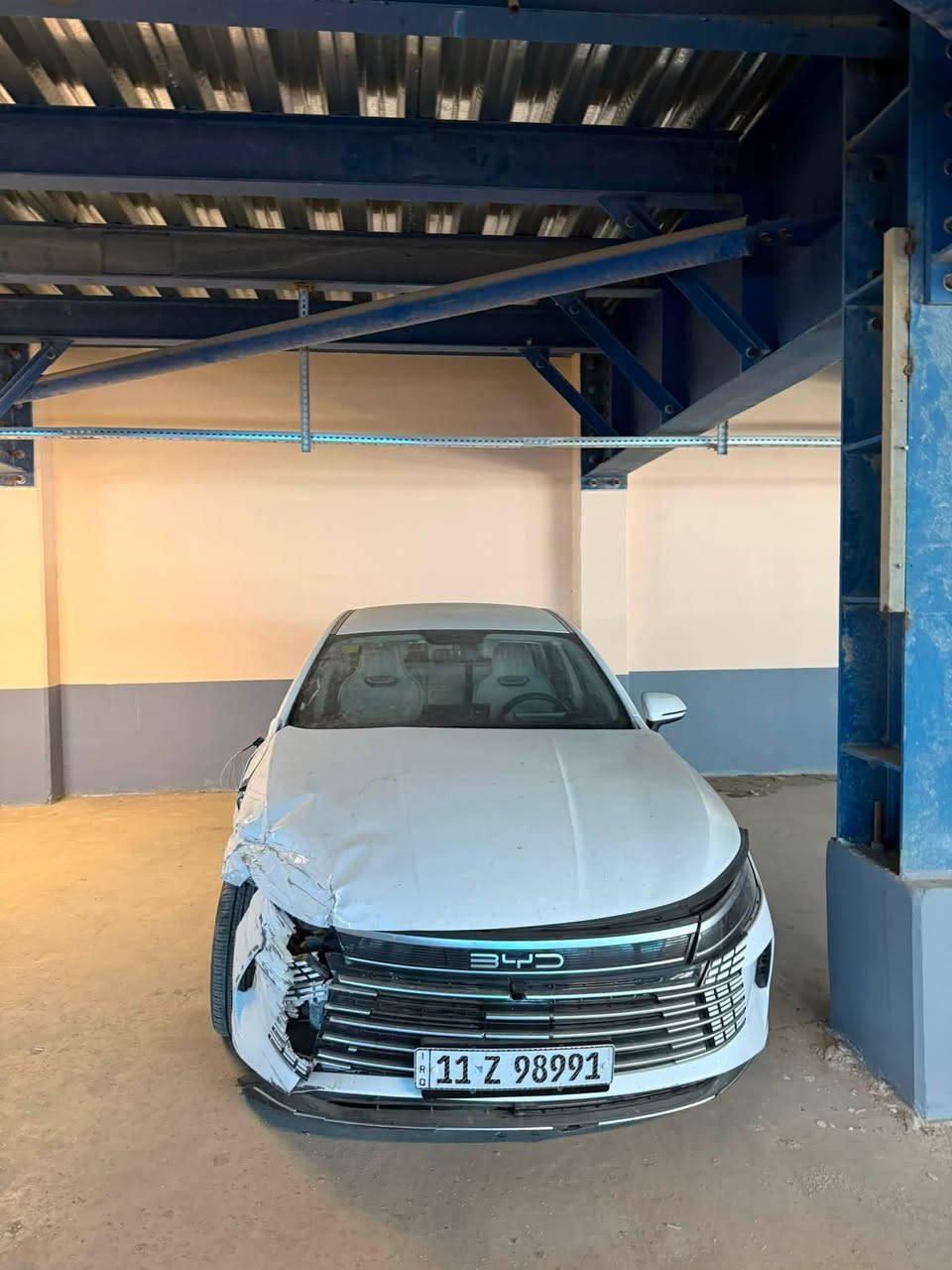 سلام عليكم 
للبيع دسترويل BYD
السياره على حادثه شغاله وتمشي 
موديل 25 بسمي تحويل ثاني يوم
ماشيه على بانزين 9 الف 
وعلى كهرباء 7الف
بدون يرباك
السعر 14 مليون ونص وبيه مجال بسيط
عنوان السياره بغداد حي العدل 
للستفسار ***********
