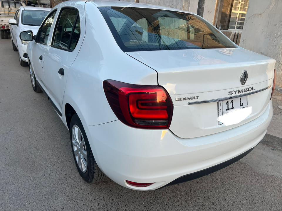 السلام عليكم 
رينو سمبل 
موديل 2020 
بغداد رقم الجديد
ماشية اقل من 80 الف كيلو 
مابيه اي نقص سيارة جاهزة
استخدام أبنية 
السعر 75 وبيه مجال 
بيه كم طخه وصار على اثره تعديل وصبغ 
للاستفسار ***********
بغداد الكرادة او المنصور
