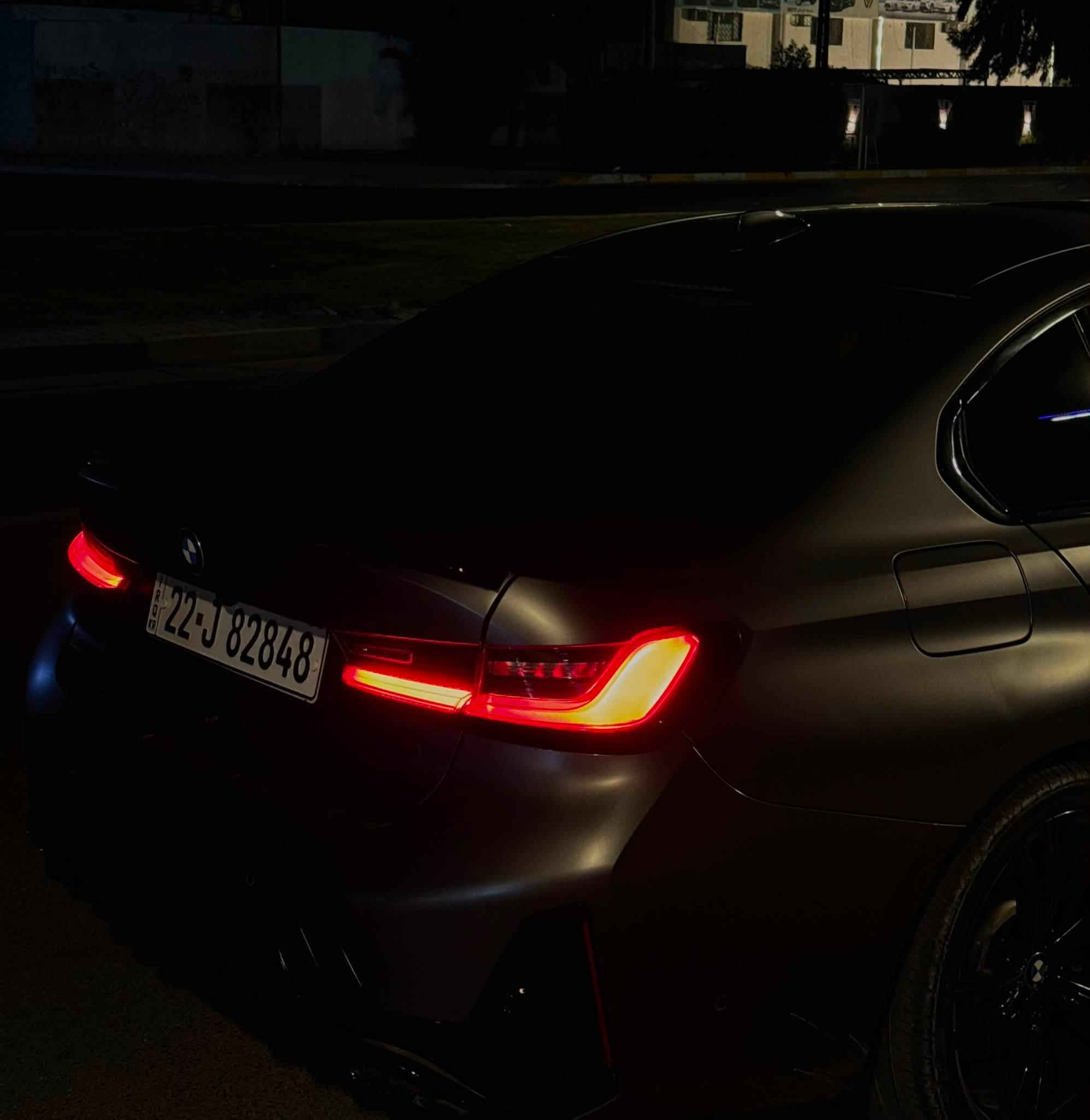 سلام عليكم BMW 330i للبيع
موديل 2022 
ماشية 49 الف ميل
بدون ايرباك 
عليها ppf مات 
وكت M دعاميتها البلادية موجودة هم
مواصفات معروفة من خزن ميموري و سلايد
رادار وتوقف ذاتي وتحديد مسار 
وباقي المواصفات كاملة 
الصندوك مبدل نفس اللون والجاملغ الامامي والخلفي صبغ 
السعر 245$ وبيها مجال
مكاني بغداد ***********
