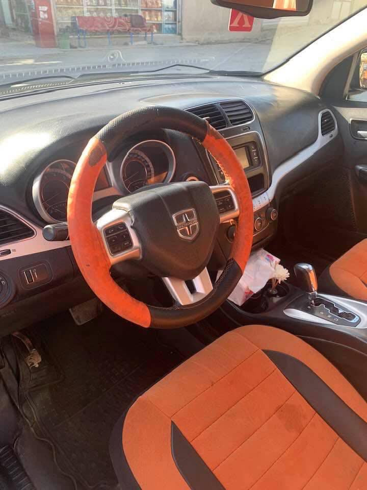 سلام عليكم 
سيارة دوج جورني2012 رقم بغداد بسمي سيارة نضيفة مكينة كير بجيس سيارة ضربتها جاملق الأمامي و طخة بل بنيدًقليلة محرك 6سلندر  
7 راكب انتهاء السنوية 2027
سعر130$  بيهة مجال قليل سيارة موجودة بل بصرة قضاء شط العرب
***********
