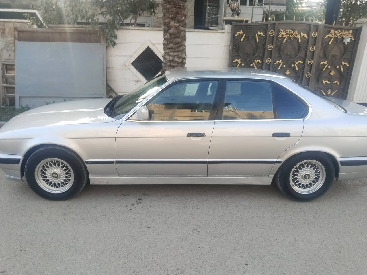 السلام عليكم
سياره BMW 
موديل 1990
رقم بغداد مشروع وطني تحويل
525
محرك 25 مفتوح
كير محرك صدر تخم تاير خير من الله المكان بغداد
السعر 55  وبيه مجال
***********
