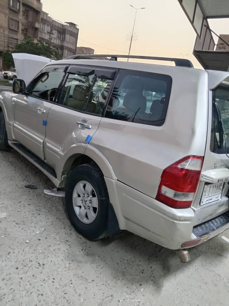 باجيرو موديل ٢٠٠٧ صبغ قطعتين جاملغ وبنيد كير ومحرك كفاله تخم تاير حداديه. فتحه بالسقف شايه كامره سنتر لك.. دواخل جديده مابيها اي خياس ولاتعمير محرك ٣٠٠٠بلادي المرغوب سعرها ٨٦ ورقه او مراوس مكانها كربلاء مكلف بالنشر تلفون صاحبها ***********.. ***********.. عدنه وكاله عامه تحويل عقد مروري.. اليعجبك السياره نضيفه.. وجاهزه....  ٧ راكب كربلاء, العراق
