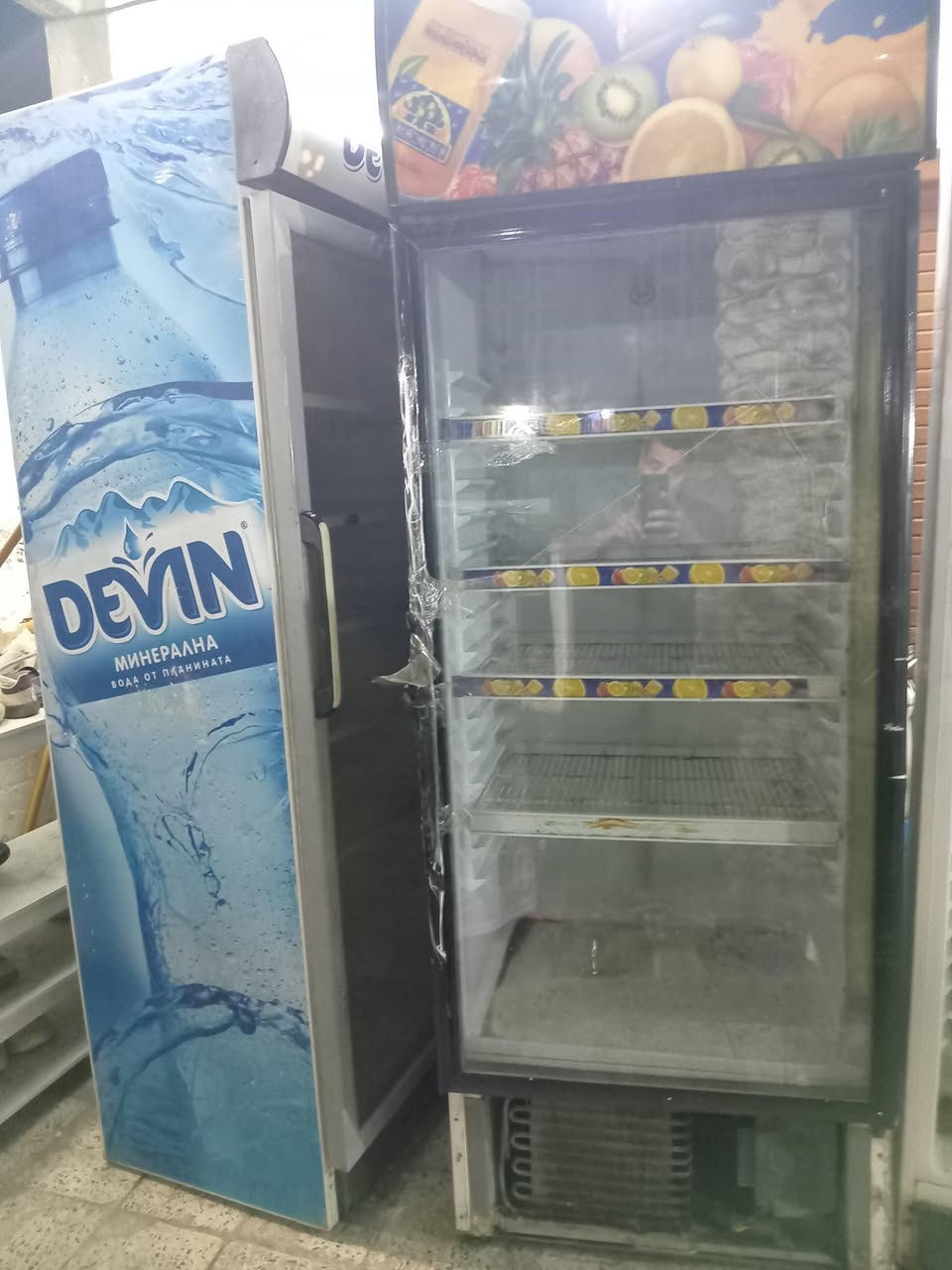 السلام عليكم
 للبيع 
يوجد 5 عارضات عمودي جدد نضيفات + باترينات عد 4
***********
***********
الزهراء قرب دكتور مثيل
