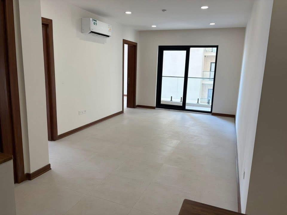 شقة للايجار مجمع الروان  مجاور كلية الرشيد 
R3 
ط4
 200متر 3 نوم 
  للاستفسار ***********
