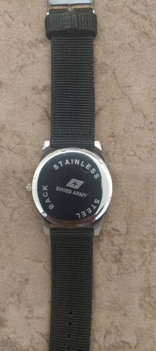 ساعه بهاي شكل فسفوري سعر 15 الف 
***********
