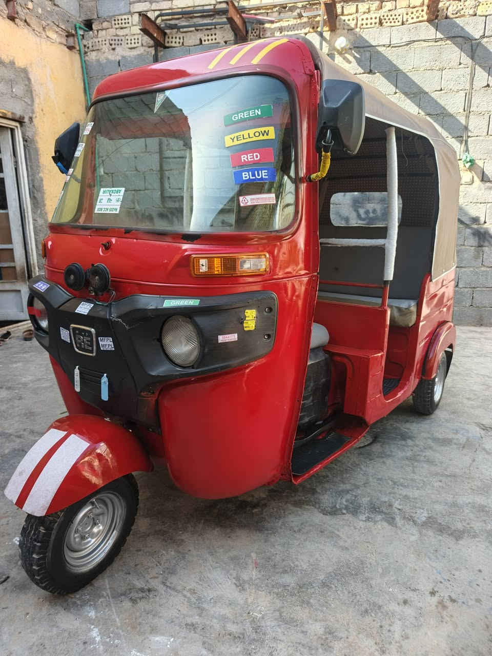 السلام عليكم تكتك للبيع موديل 2017 بشهر 12 بيه مكينه مال 20  مصبوغه لجماليه فقط المكان كربلاء تكتك اوراق سعره 3 و 500 وبيه مجال ***********
