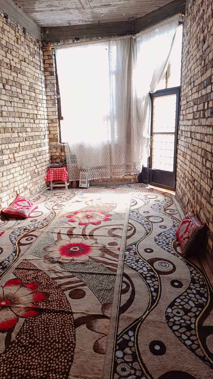 الدار للبيع المساحه 120م.  لواجهيه 6م ونزال 20 طابو زراعي سند 25البيت يحتوي ع غرفه نوم وصاله استقبال ومطبخ وصحيات ومنور وطارمه جبيره  لعنوان حله تاجيه بزراعي  للاستفسار اكثر اتصل. ع رقم***********
