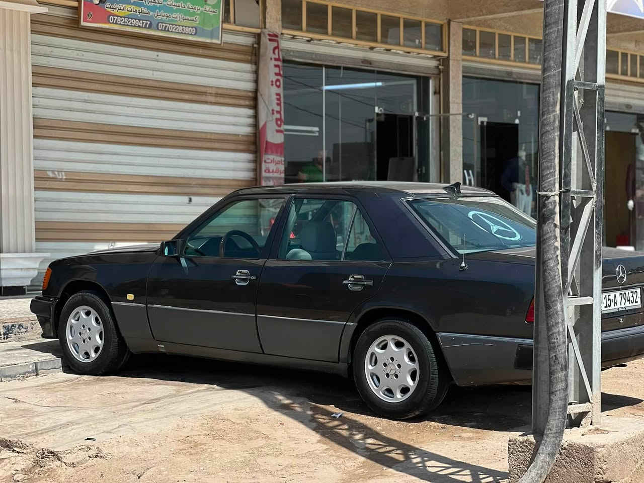 السلام عليكم ورحمة الله وبركاته

إلى الإخوة الكرام، أسأل الله أن يبارك لكم في أرزاقكم ويوفقكم لكل خير.

أعرض لكم سيارتي للبيع، وأضع بين أيديكم جميع المعلومات بكل أمانة ووضوح، لأن ثقة المشتري وراحته هي الأهم بالنسبة لي.

المواصفات:

* النوع: مرسيدس دب
* الموديل: 1992
* السعر المطلوب: 69 ورقة أمريكي (69,00 دولار) قابل للتفاوض بالمعقول.
* المراوس: بسيارة 7 راكب (فورد إكسبلورر أو فورد إكسبديشن) موديل 2015 إلى 2017.

تفاصيل السيارة:

* رقم الأنبار (دولي).
* سنوية جديدة وباسمي.
* محرك 300 بلاد نوزلات (وليس عنكبوت).
* إدامة كاملة.
* جميع الكهربائيات تعمل بصورة ممتازة.
* لايت زينون.
* التبريد ثلج.
* تخم تايرات.
* بطارية جديدة.
* صدر أمامي وخلفي جديد، تم تركيبه قبل شهرين من
  مشتغلة حاوية عربانة كاملة.
* السيارة خالية من الخياس أو التعمير أو الحوادث، وقواعدها دبلات بلاد.

أقولها بكل صدق واحترام: السيارة تستحق المعاينة، وما مذكور في الإعلان هو الواقع، وأرحب بأي فحص أو كشف قبل الشراء حتى يكون المشتري مطمئنًا وواثقًا من اختياره.

للاستفسار أو التواصل:
📞 ***********
📞 ***********

شاكرًا لكم حسن القراءة، وأسأل الله أن يكتب الخير للجميع، مع خالص الاحترام والتقدير

