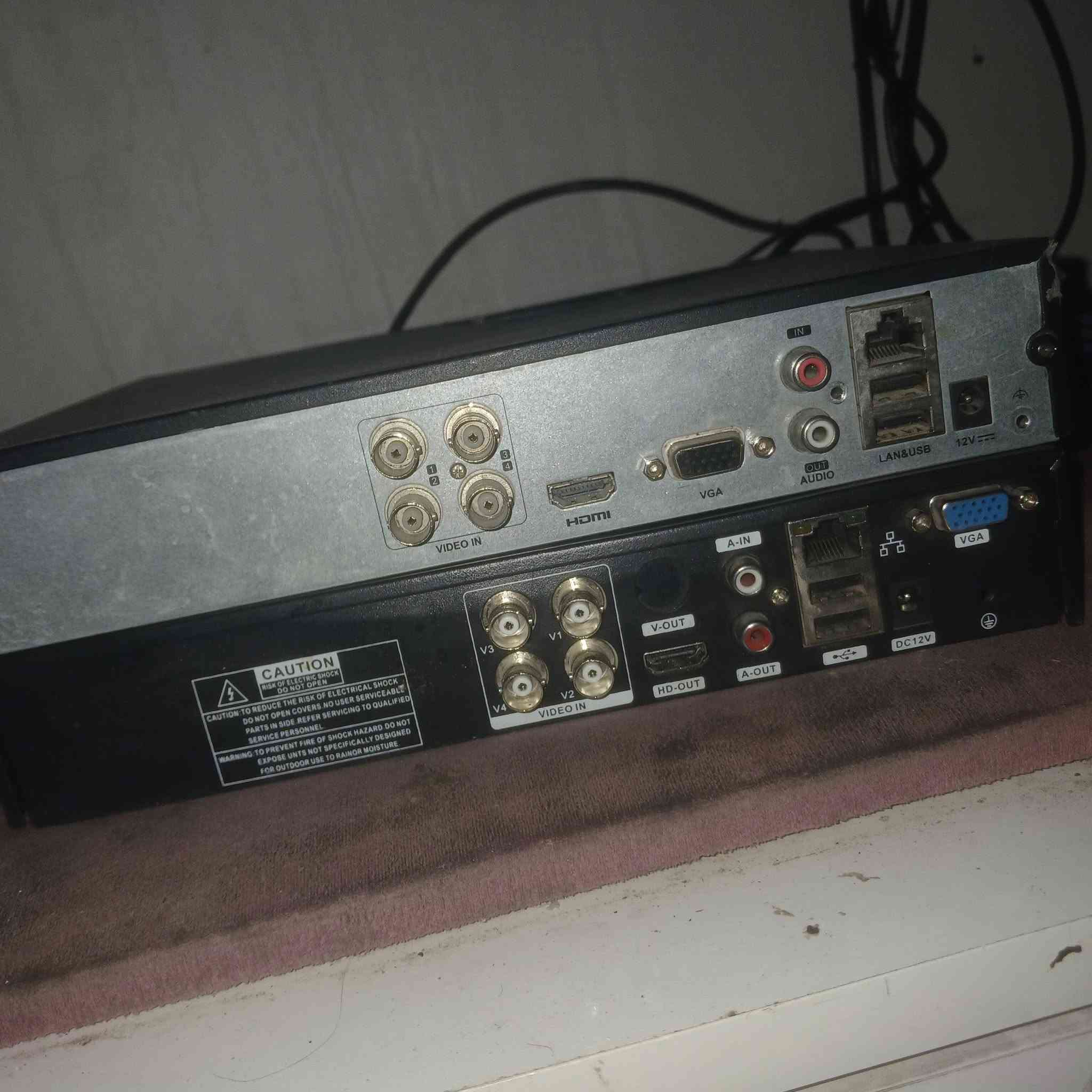 جهازين كامرات ابو ٤ مخارج شغالات ع فحص بدون هارد وبدون اي ملحقات فقط جهاز الهايلوك نسيت رمز مالته ب٦٥ قفلهن  بغداد المعامل ***********
