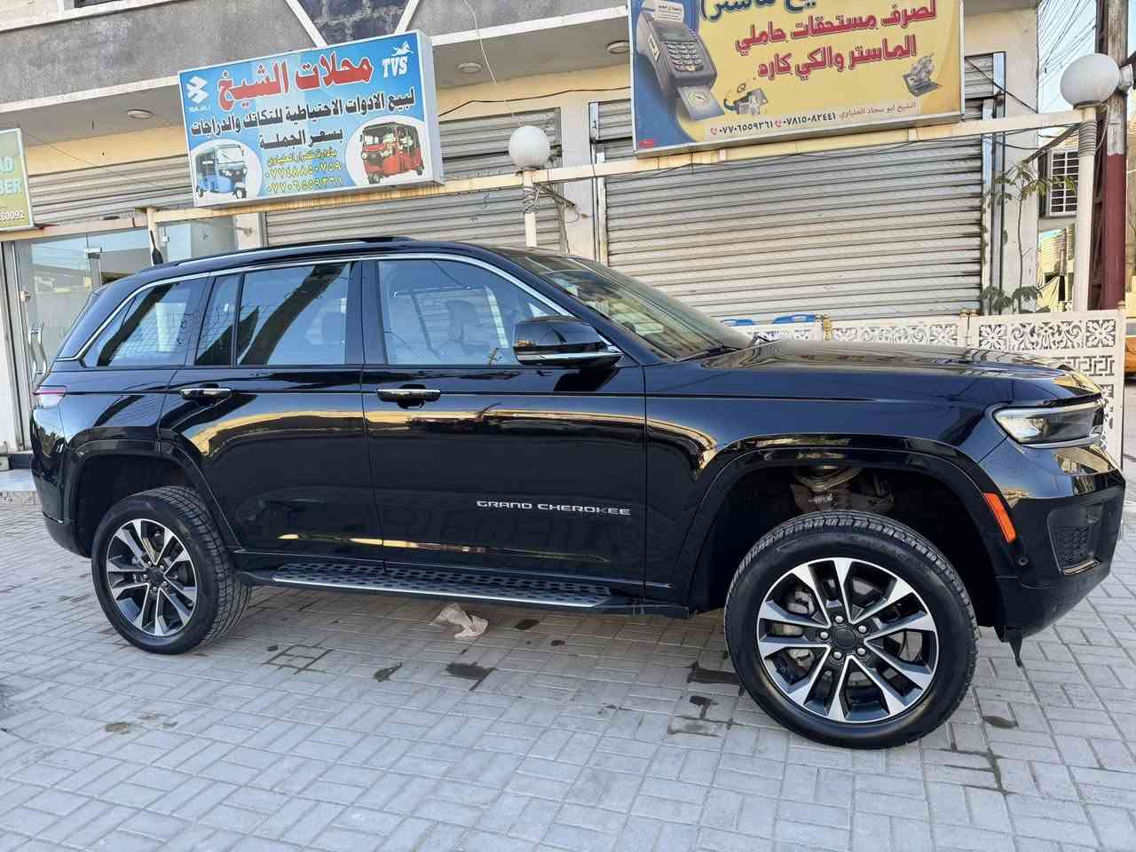 جيب أوفر لاند 2022  خليجي مكفوله كفاله عامة
مغلفة ppfضمان 10 سنوات 
وكاله هارلم
حجم المحرك V6 3.6L 
ماشية 55 مايل
رقم بغداد بسمي
داتا شوو
لون الداخل رصاصي فاتح مميز
مفتاح التشغيل بصمة 
تشغيل عن بعد 
بانوراما
فتح الصندوق كهرباء او تمرير قدم
 دفع رباعي 4WD
اريل نفكيتر 
رادار 
مانع تصادم
 تحديد المسار
نظام الرؤية الليلية
مستشعر نوم السائق مع نظام توقف آلي
أوتو بريك
حساسات أمامية
حساسات خلفية 
لايت زينون + LED 
كشافات 
بك لايت LED 
/ جكات 
ويل كب 20
4 دسك
حساسات ضغط الاطارات 
اشارة في المرايا الجانبية 
المرايا قابلة للطي كهرباء 
النقطة العمياء
كير ماوس 
هاند بريك كهرباء 
دشبول شاشة ديجيتال 
شاشة Apple Car play 
كاميرا دوارة 
4 كاميرات
 انارة داخلية محيطية الوان متغيرةLED 
مقود جلد حياكة  
شفتات مقود 
مثبت السرعة Cruise 
المودات والاوامر الصوتية 
شاحن هاتف Wireless 
مخرج منفذ الطاقة 
فحص نظام السيارة 
تتسع المقصورة ل 5 ركاب
المقاعد جلد 
المقاعد الامامية كهرباء 
تدفئة وتبريد المقاعد الأمامية  
ذاكرة وضعيات الجلوس للمقاعد الأمامية
مساج الكراسي الامامية
مثبت مقعد الأطفال ISOFIX 
تبريد شاشة مناخين منفصلين 
تبريد ٣ قطع مركزي 
نظام مانع الانزلاق  
حاملات الأكواب تبريد
تطعيم الدواخل ألمنيوم 
وبعد بيها مواصفات  
رقم الهاتف ***********
بسعر 40.700 سعره بيع مستعجل
