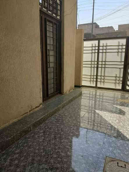 إعلان (466)
يسر مكتب الملاذ الآمن للعقارات لزبائنه الكرام عن توفر : 

 بيت طابقين للبيع
 في البصرة الجمعيات 
حي الاصدقاء_قرب شارع بغداد في المربع الذهبي موقع ممتاز جدا
بناء حديث عمر البناء ٥ سنوات
مساحة 133متر
٣ غرف وحده جوه وثنين فوك و٣ حمامات ثنين جوه وواحد فوك ودوانيه وهولين واحد جوه وواحد فوك
 ومطبخ
بناء طابوق درجه اولى
السعر ٢١٥مليون بدون اثاث

للاستفسار
***********
***********
العنوان القبله/حي المهندسين/ شارع العكيلي
