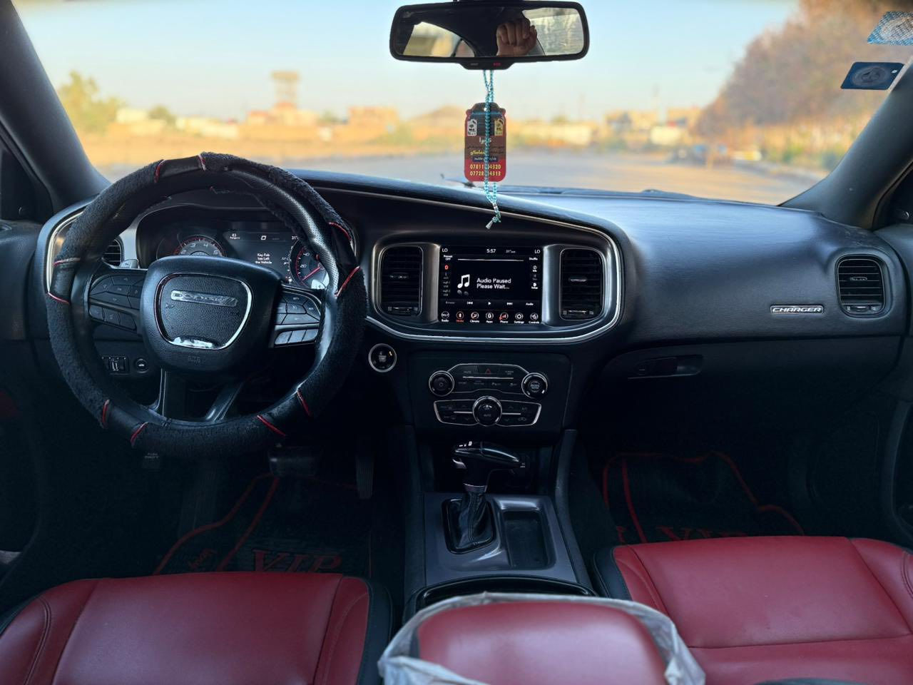 السلام عليكم 
جارجر ١٩ للبيع فقط 
السياره حادثها بل منشور و بيها سونار هم بل منشور 
السياره بيها صدر جديد و تخم تاير جديد 
السيار فور ويل عارضها ١٧٠ $
***********
