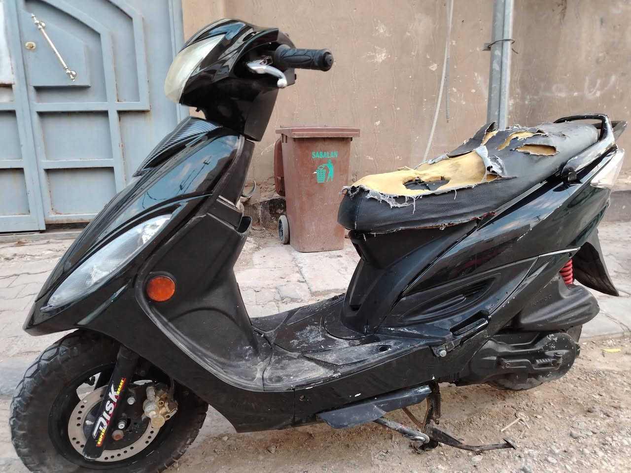 السلام عليكم للبيع دراجة كامكو جي فور ياباني نضيفة مابيها اي اعطال 400 ألف قفل مكاني النجف حي العدالة ***********
