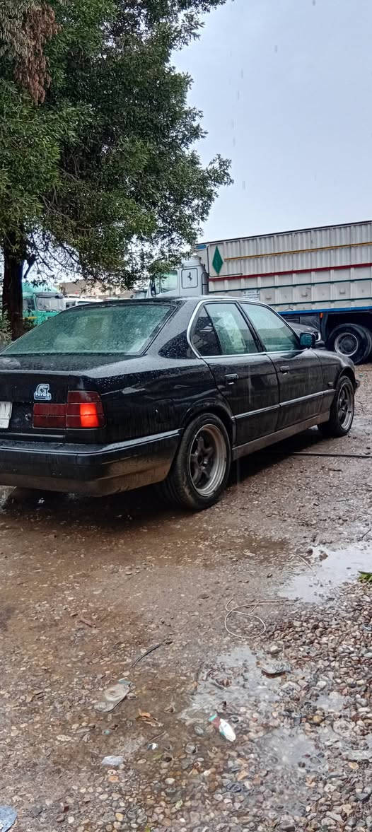 السلام عليكم للبيع بي ام السعر٤٨$ورقه موديل ١٩٩٢ تحويل كير و مكينه بل الجيس فول حجم ٥٣٥ شرط السرعه ٢٥٠ تراي للبصره *********** بغداد بسمايه بل الشقق
