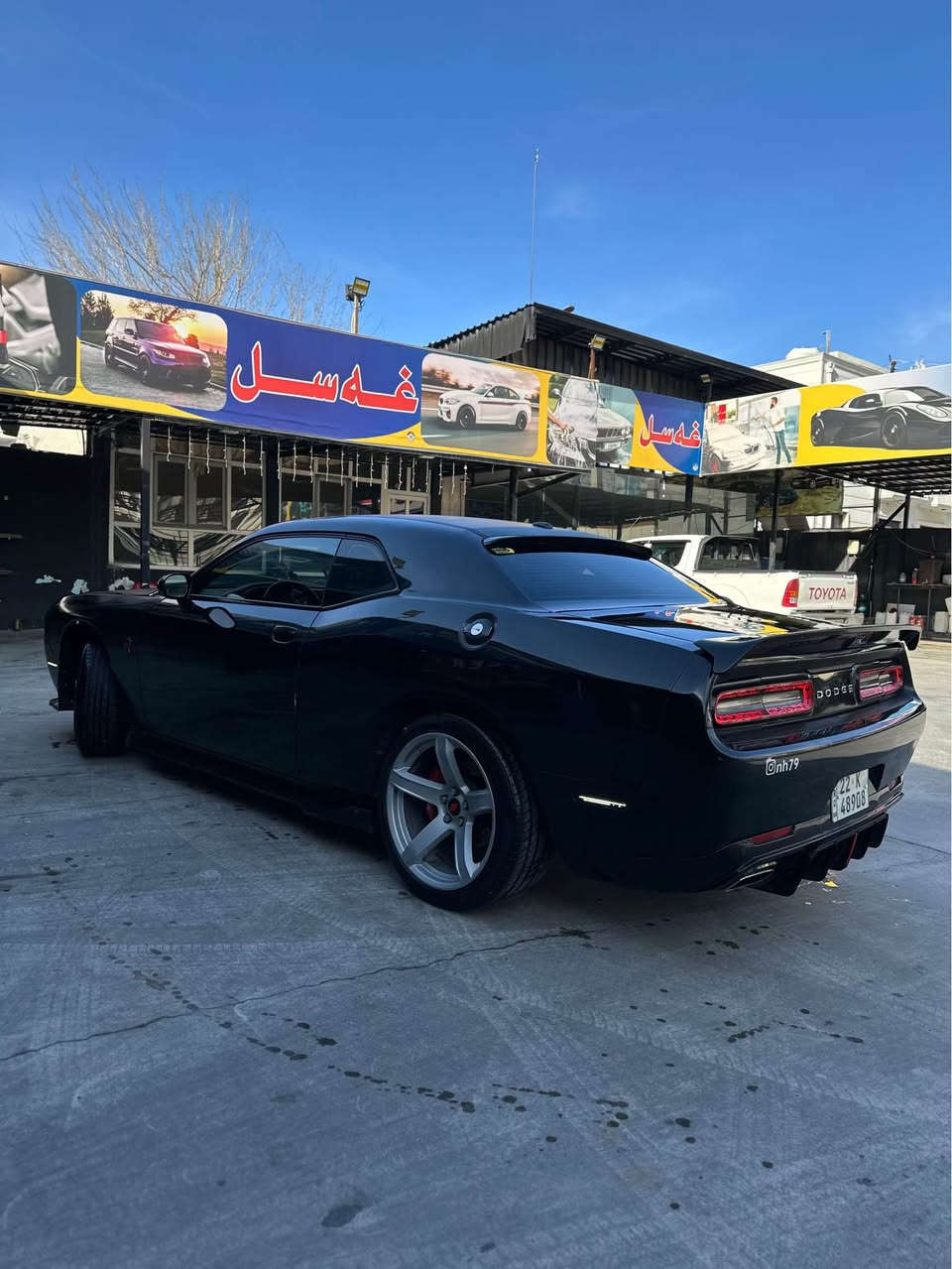 جالنجر 2017 
كير و مكينه بشرتن 
رقم و سنوي و هزه جديده 
دوو قطعه و نيف صبغن كارته ك سقفي دايه 
سياره باقزه بي مصرفه 
سعر 132 و بجك مجال 
*********** زاخو, دهوك
