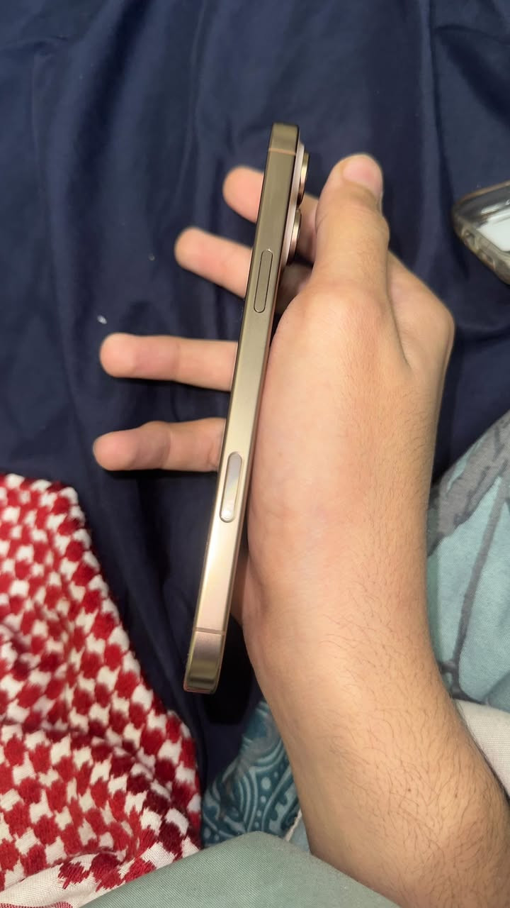 للبيع: iPhone 16 Pro Max – صحراوي (Desert Titanium)
📍 الموديل: 256 GB
🔋 البطارية: 90%
📌 الحالة: نظيف كلش، بيه شخطات بسيطه على شاشه (ما تاثر على اللمس ولا تصفح) الجهاز كامل ملحقات الباكيت مالته والكيبل السعر 1,200,000 وبيه مجال بسيط 
للتواصل ***********
