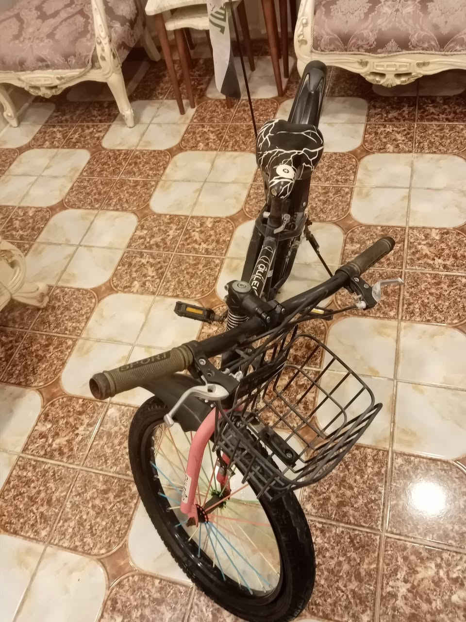 السلام عليكم بايسكل للبيع مستعمل حجم وسط بس التاير الكدام بنجر العنوان بغداد الدوره  45بي مجال بسيط الرقم ***********,
