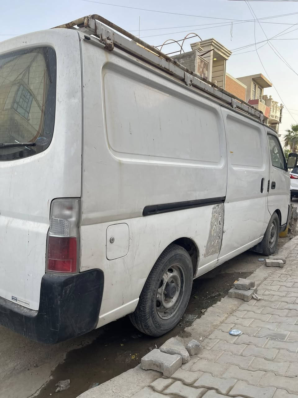 السلام عليكم نيسان اورفان فان رقم بغداد حمل الجديد بسمي 2003 السياره بغداد يم جامع النداء رايدها 90 $  الي تعجبه الاتصال بس واتس ***********
