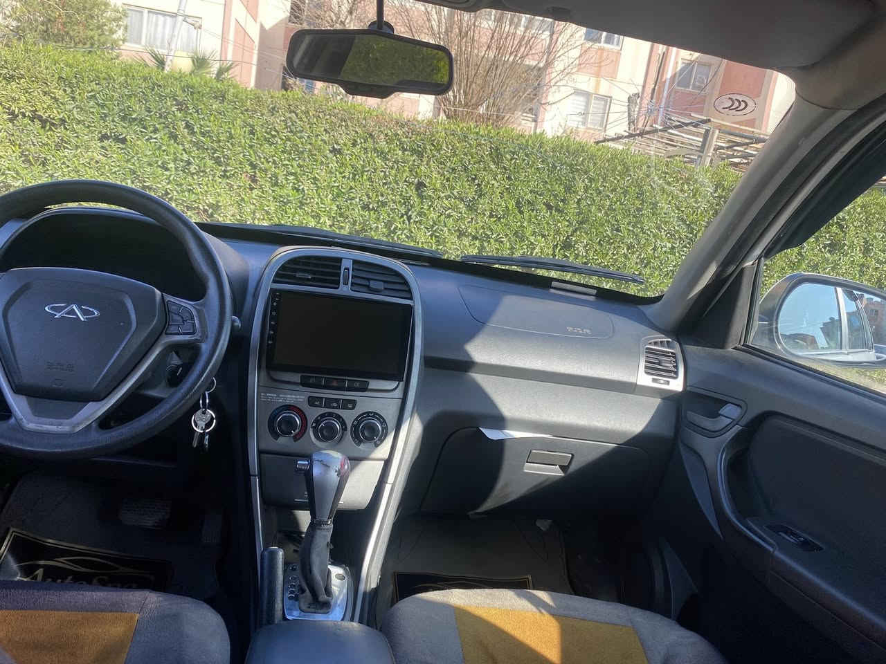 � شيري تيگو 2014 للبيع
✔️ موديل: 2014
✔️ المسافة: 175,000 كم
✔️ قير: اوتوماتيك
✔️ محرك: 2.0

🔹 السيارة استخدام شخصي (يد واحدة)
🔹 مكينة و قير بحالة ممتازة
🔹 قايش تايم تبديل جديد
🔹 اربع تايرات جدد
🔹 سنوية مجددة لحد 2028
🔹 شاشة (آيباد) + تحديد سرعة
🔹 اربع جامات كهرباء

🔸 ملاحظة: بيها صبغ خفيف تجميلي (مو حادث)

💰 السعر: 68 ورقة (قابل للنقاش للجادين فقط)

📞 رقم الهاتف: ***********
